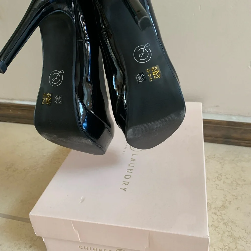 New Black Chinese Laundry Size 7 Heels - Picture 6 of 6